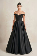 Robe de mariée noire trapèze en satin à épaules dénudées à corset - Harana