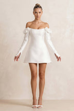 Robe de mariée blanche trapèze en satin à épaules dénudées manches longues - Harana