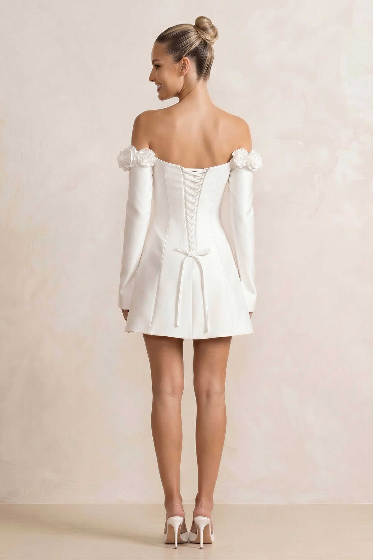 Robe de mariée blanche trapèze en satin à épaules dénudées manches longues - Harana