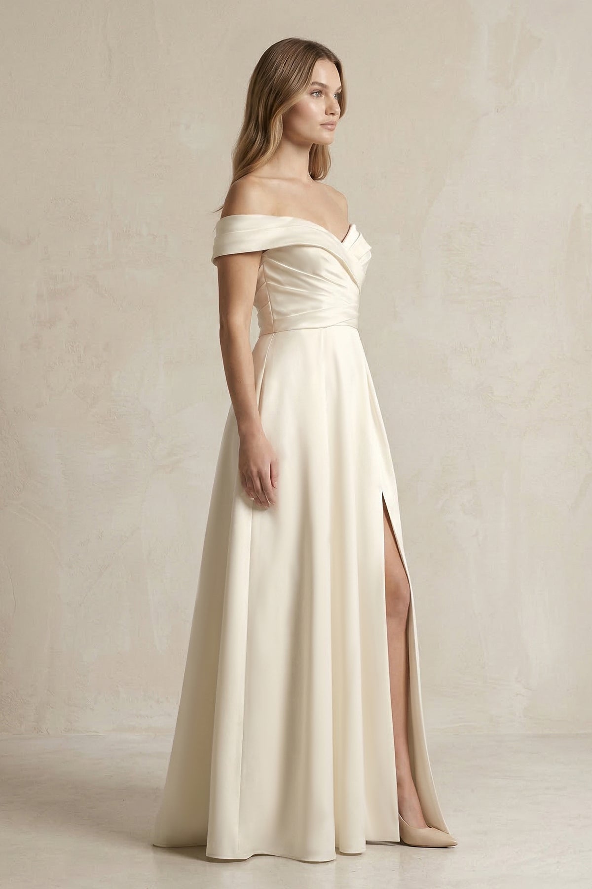 Robe de mariée ivoire trapèze en satin à épaules dénudées manches courtes - Harana