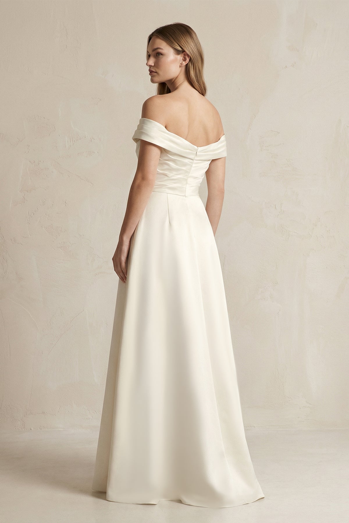 Robe de mariée ivoire trapèze en satin à épaules dénudées manches courtes - Harana