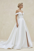 Robe de mariée blanche trapèze en satin à épaules dénudées sans manches - Harana