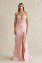 Robe longue rose satinée à épaules dénudées avec fente détail goutte - Harana