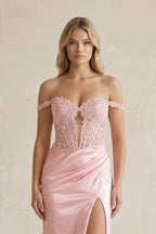 Robe longue rose satinée à épaules dénudées avec fente détail goutte - Harana