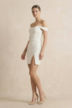 Robe de mariée ivoire satinée coupe fourreau à épaules dénudées - Harana