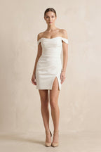 Robe de mariée ivoire satinée coupe fourreau à épaules dénudées - Harana