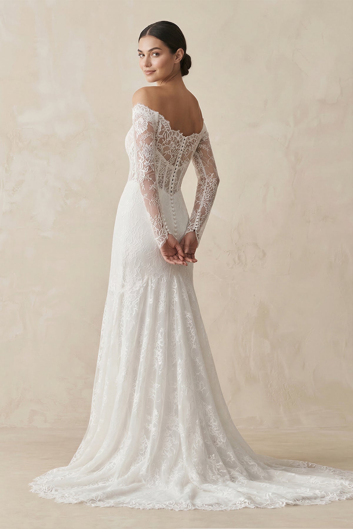 Robe de mariée blanche fourreau dentelle à corset manches longues - Harana