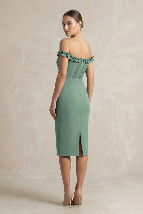 Robe de demoiselle d’honneur vert d’eau midi coupe fourreau à épaules dénudées ornée de volants - Harana