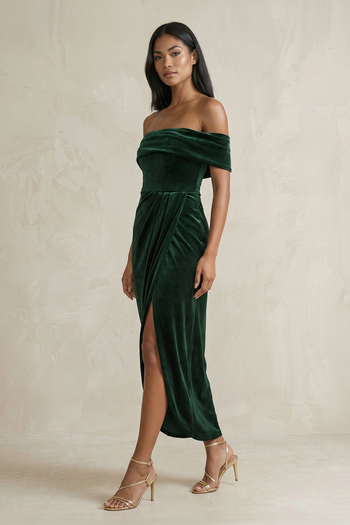 Robe demoiselle d’honneur vert foncé midi à épaules dénudées avec fente froncée - Harana