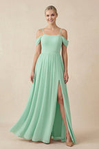 Robe demoiselle d’honneur pale pistachio longue à épaules dénudées manches courtes avec fente - Harana