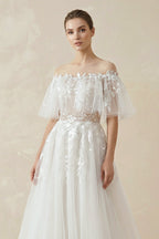 Robe de mariée blanche et nude trapèze en dentelle à épaules dénudées - Harana