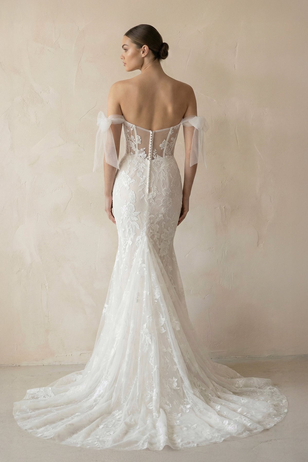 Robe de mariée ivoire sirène en tulle à épaules dénudées à corset - Harana
