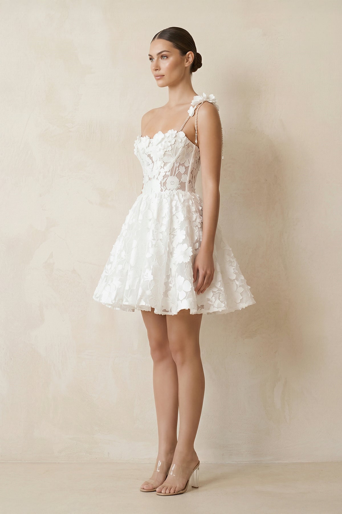 Robe de mariée courte blanc en dentelle asymétrique sans manches - Harana