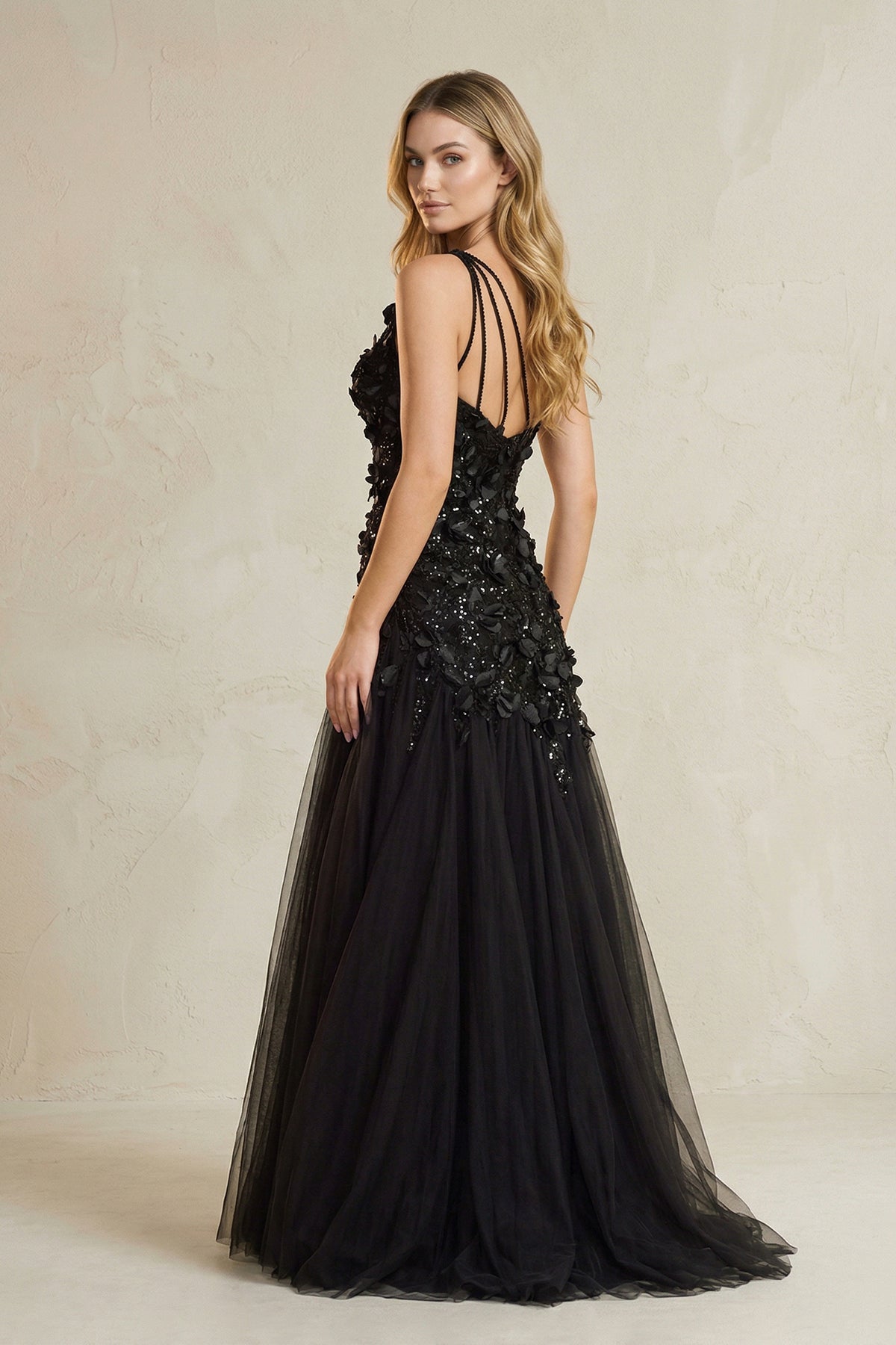 Robe longue noire asymétrique en tulle avec fente - Harana