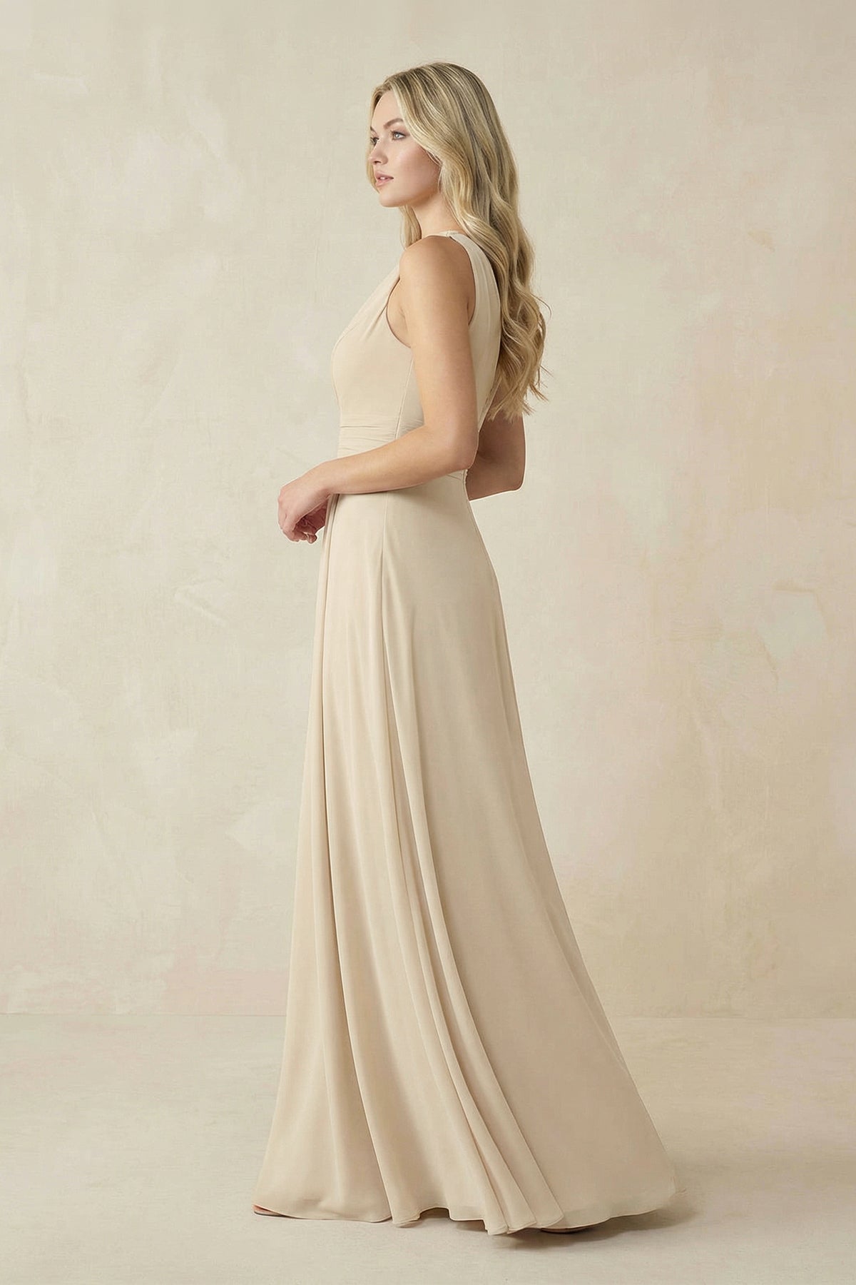 Robe demoiselle d’honneur champagne longue asymétrique sans manches froncée - Harana