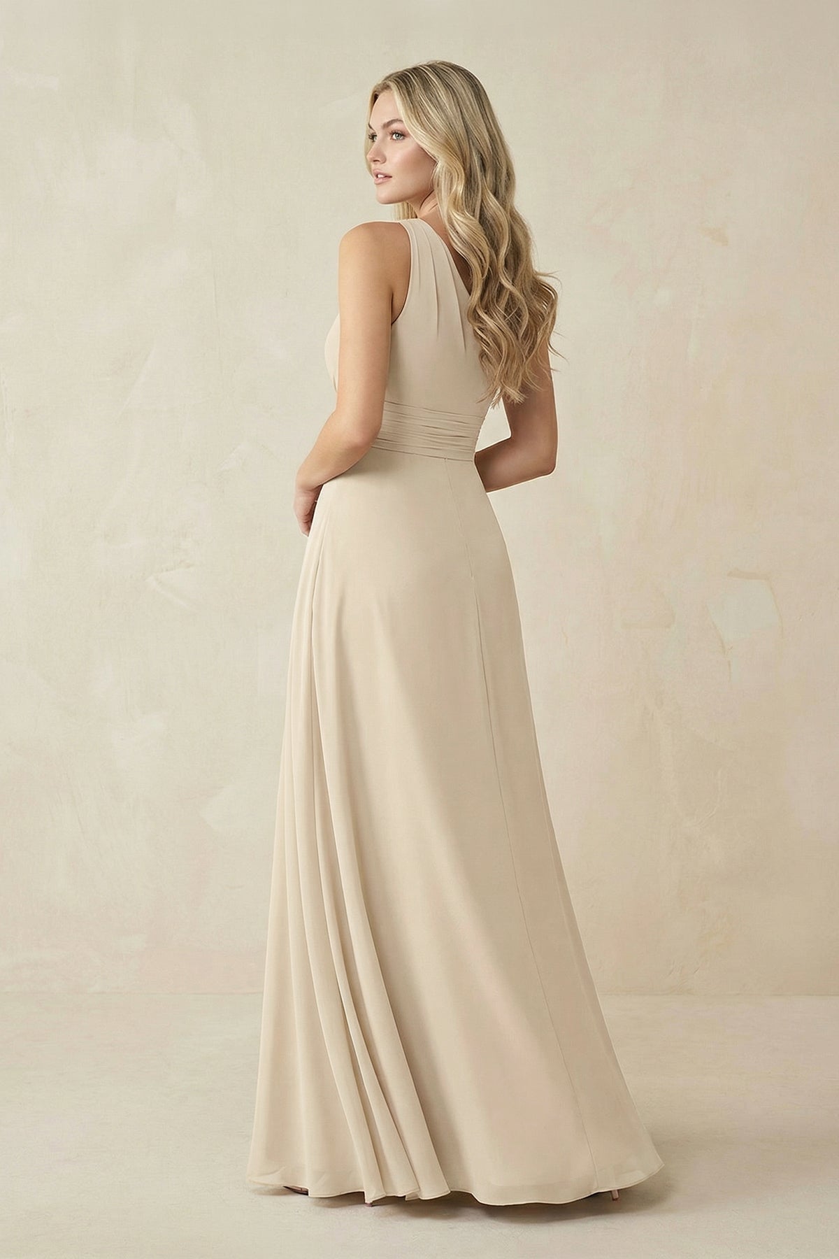 Robe demoiselle d’honneur champagne longue asymétrique sans manches froncée - Harana