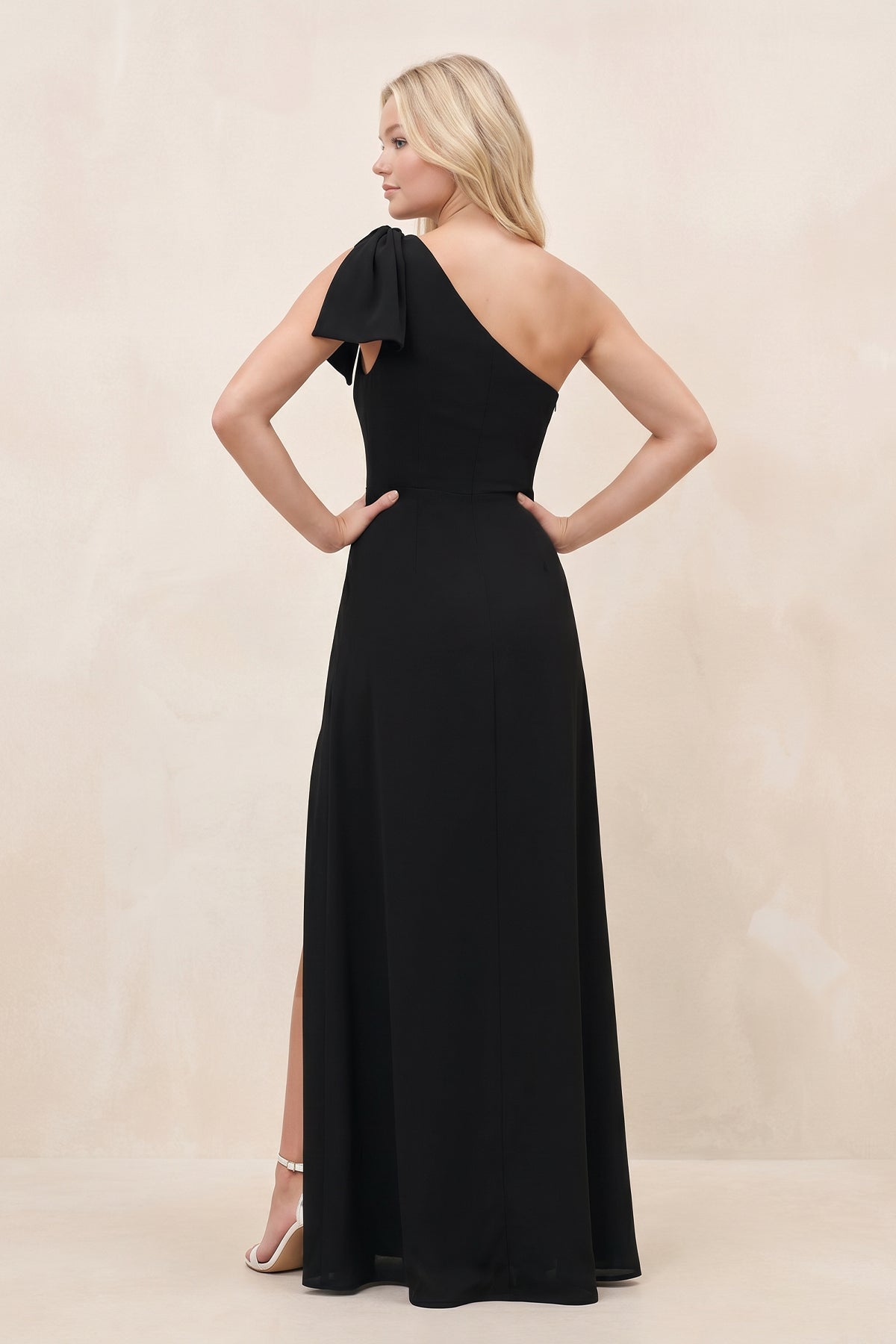 Robe noire longue en mousseline coupe trapèze à une épaule - Harana