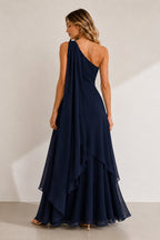 Robe bleu marine longue en mousseline coupe trapèze à une épaule ornée de volants - Harana