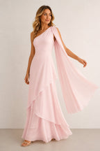 Robe rose longue en mousseline coupe trapèze à une épaule ornée de volants - Harana