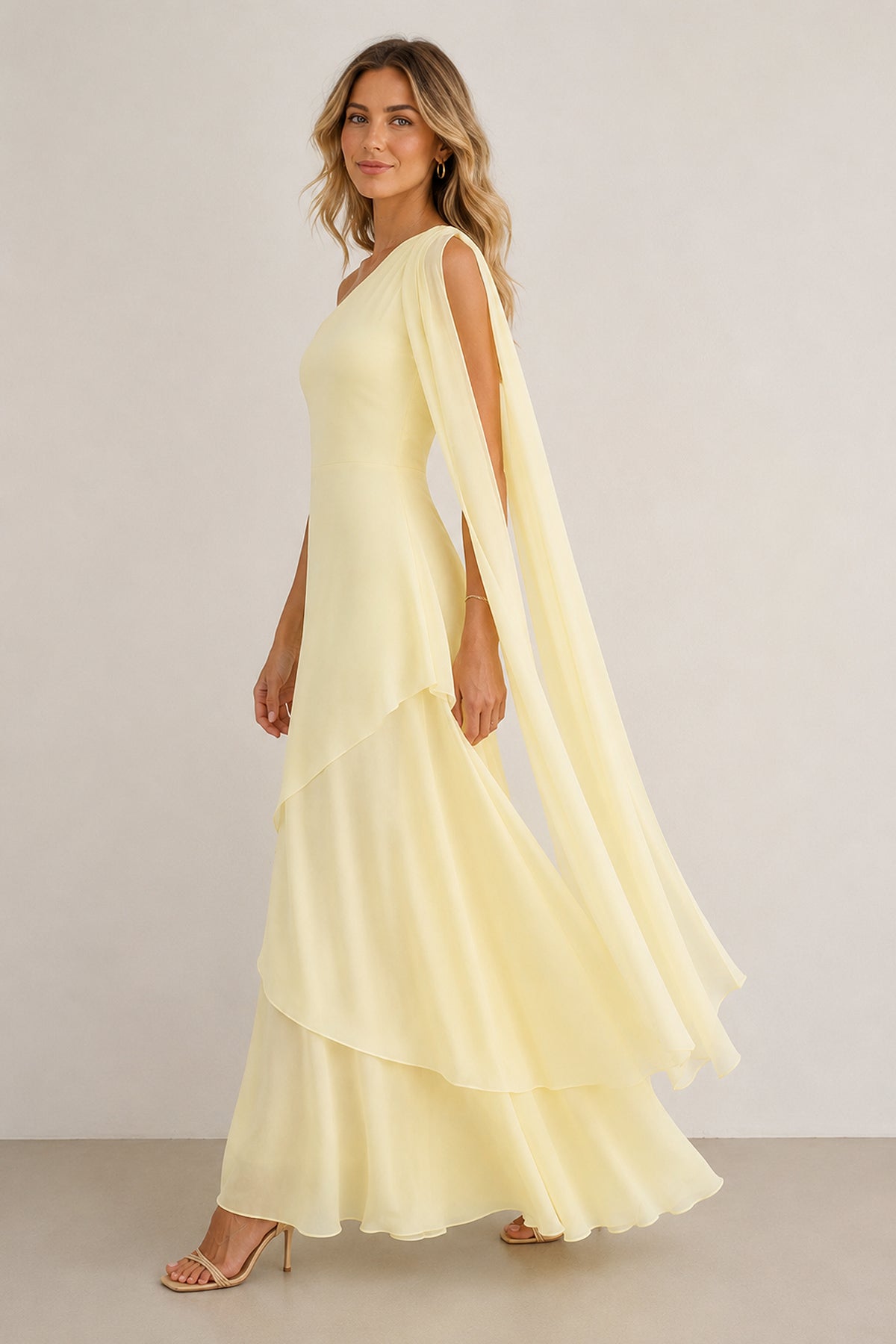 Robe jaune longue en mousseline coupe trapèze à une épaule ornée de volants - Harana
