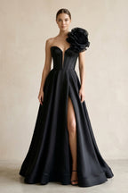 Robe de mariée noire trapèze en satin sans manches à corset - Harana