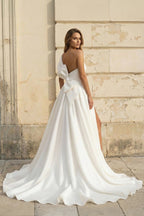 Robe de mariée blanche trapèze en satin sans manches avec nœud - Harana