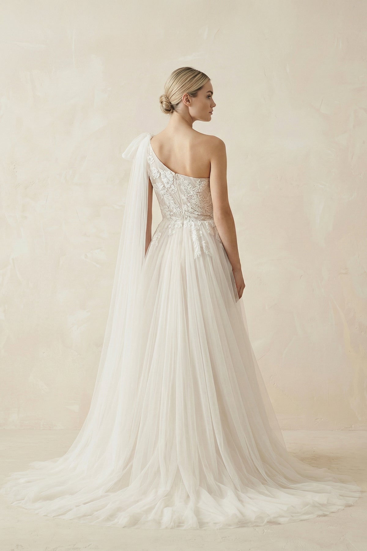 Robe de mariée ivoire trapèze en tulle sans manches à appliqués - Harana