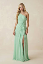 Robe demoiselle d’honneur pale pistachio longue asymétrique sans manches froncée - Harana