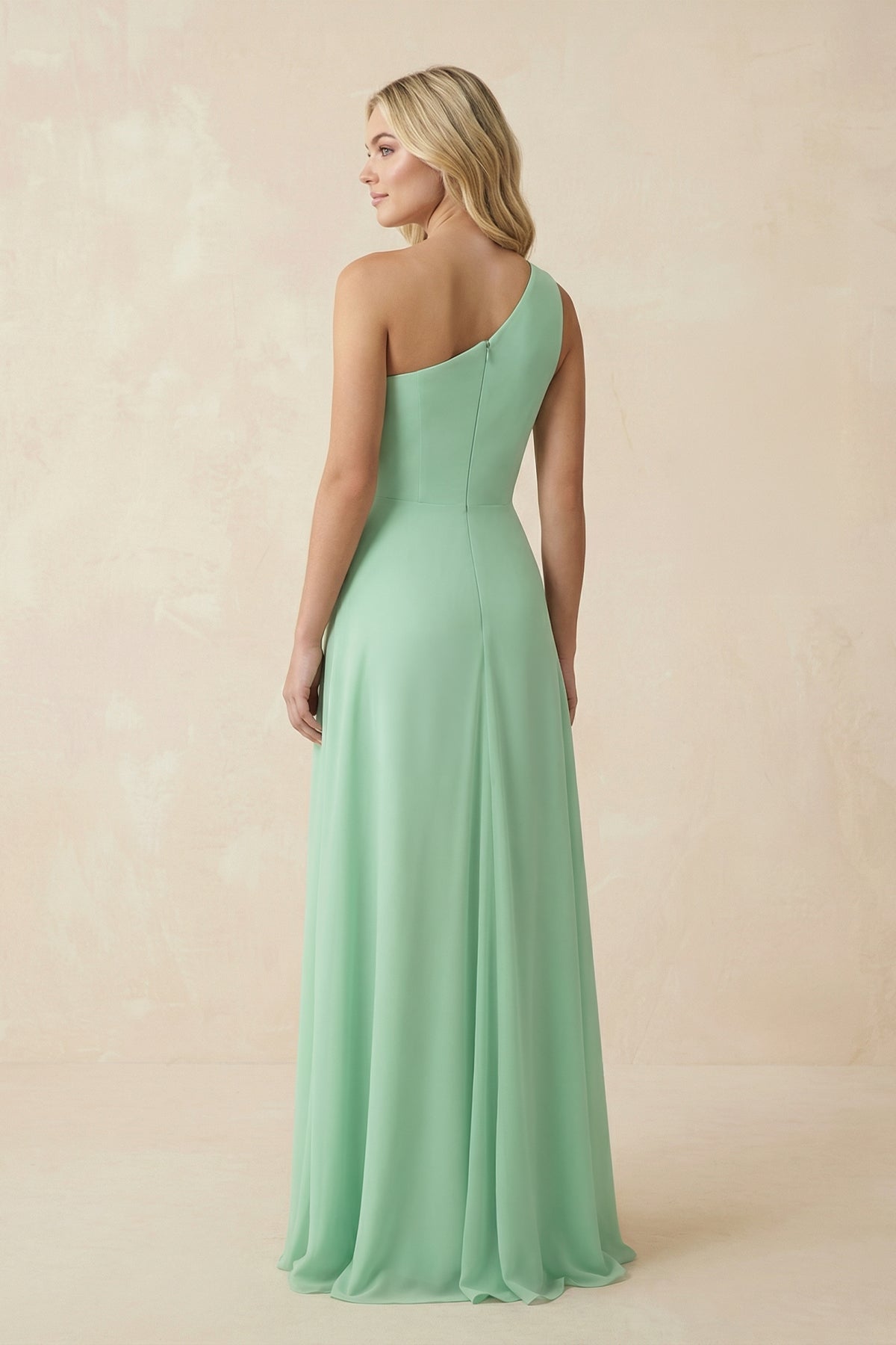 Robe demoiselle d’honneur pale pistachio longue asymétrique sans manches froncée - Harana