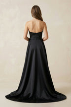 Robe de mariée noire trapèze en satin sans manches avec fente - Harana