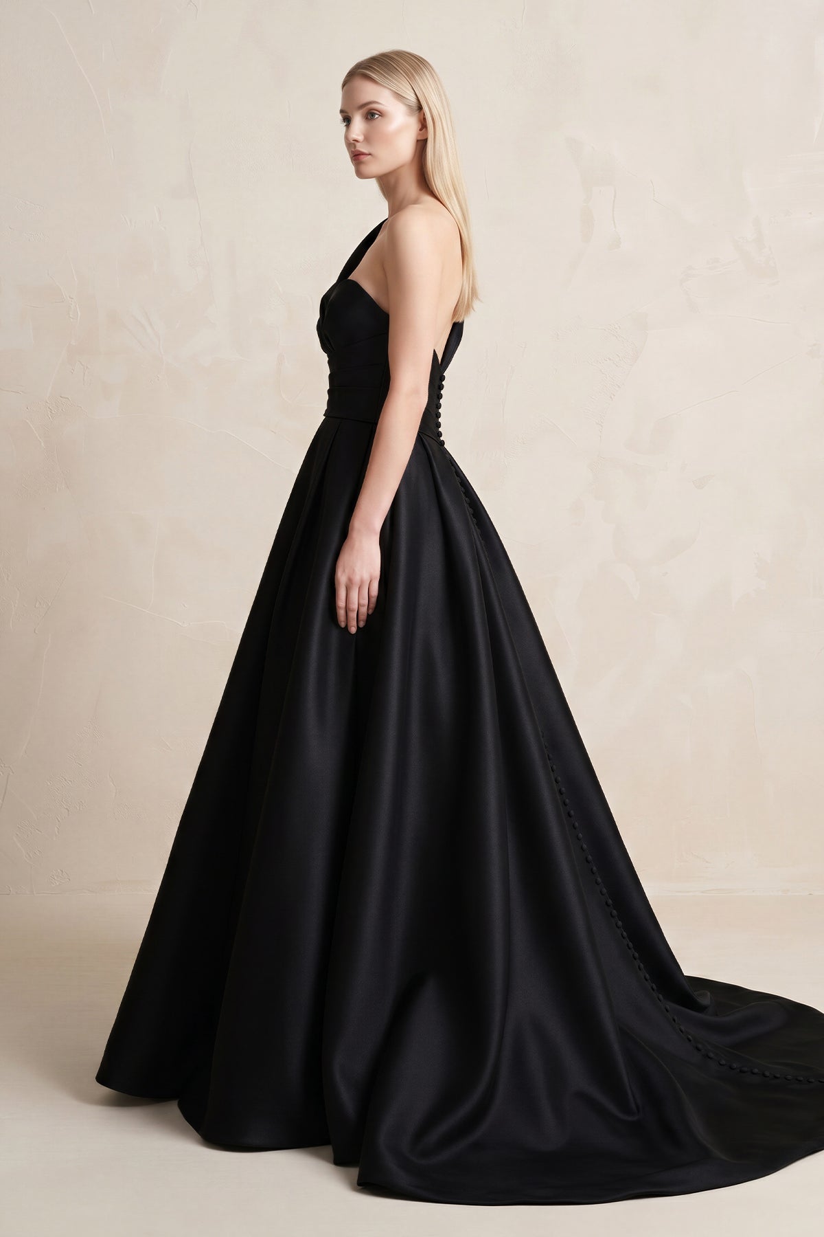 Robe de mariée noir longue asymétrique sans manches froncée - Harana