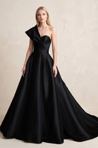 Robe de mariée noir longue asymétrique sans manches froncée - Harana