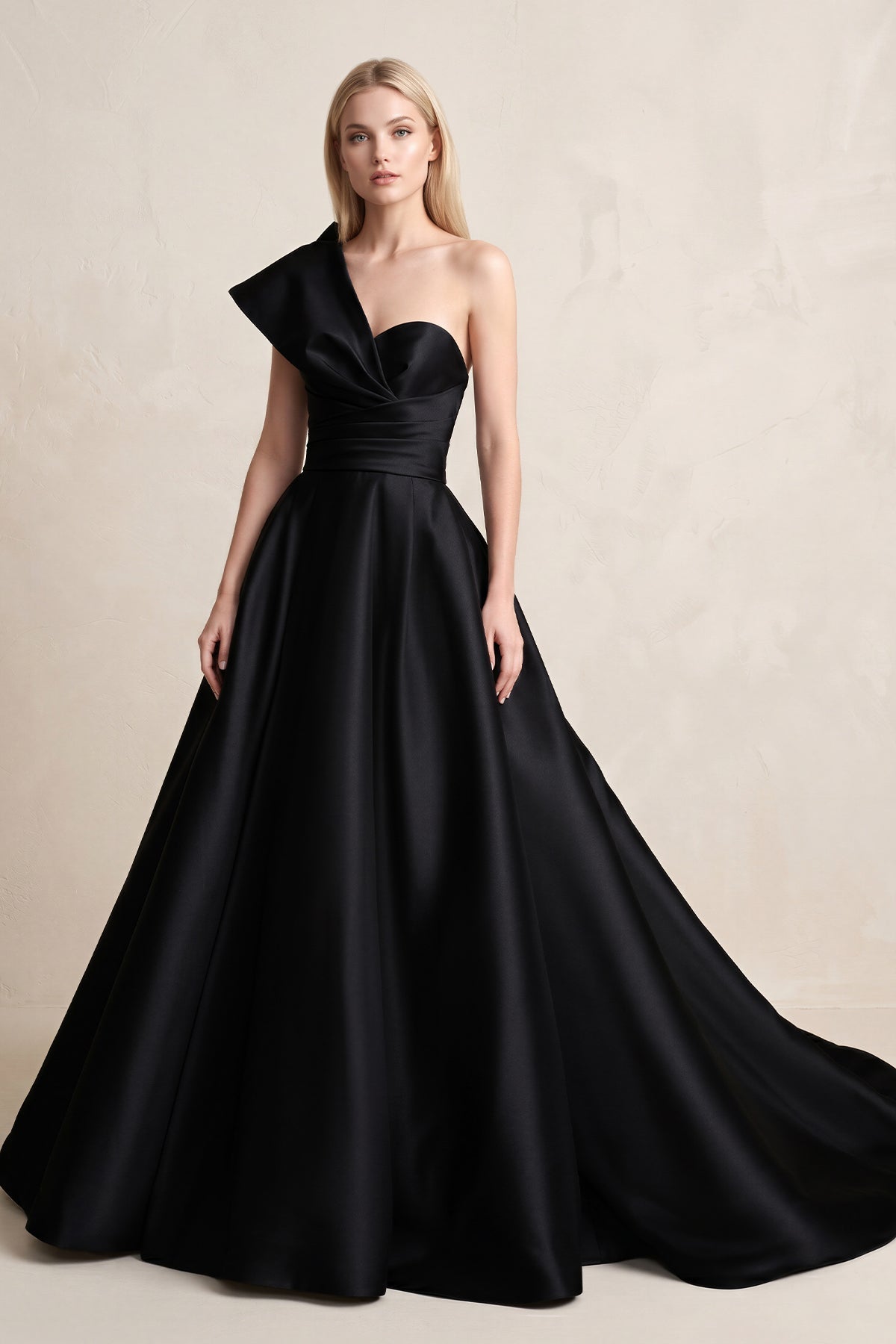 Robe de mariée noir longue asymétrique sans manches froncée - Harana