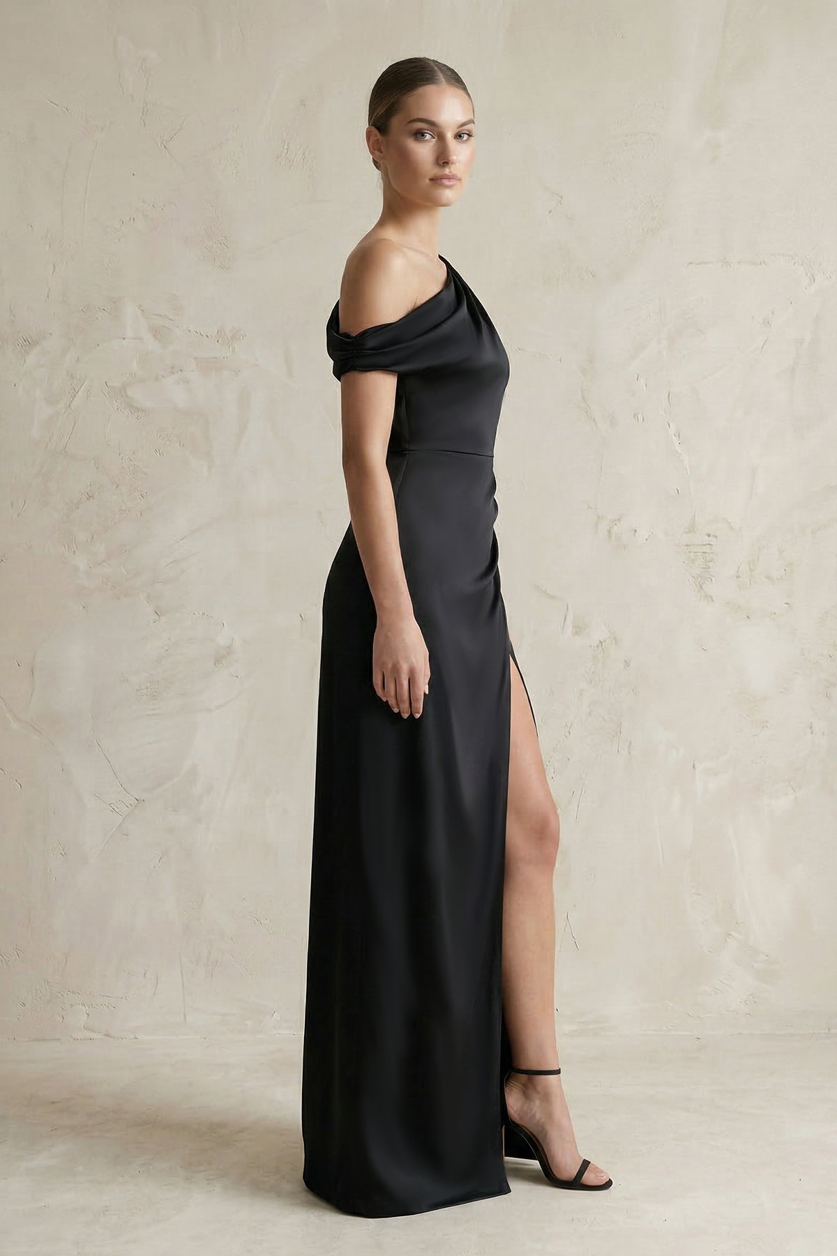 Robe demoiselle d’honneur noir longue asymétrique sans manches avec fente - Harana