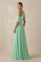 Robe demoiselle d’honneur pale pistachio longue avec fente à volants en mousseline - Harana