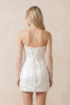 Robe de mariée blanche satinée coupe fourreau bustier ornée de perles - Harana