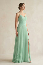 Robe demoiselle d’honneur pale pistachio longue à fines bretelles sans manches avec fente - Harana