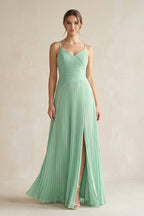 Robe demoiselle d’honneur pale pistachio longue à fines bretelles sans manches avec fente - Harana