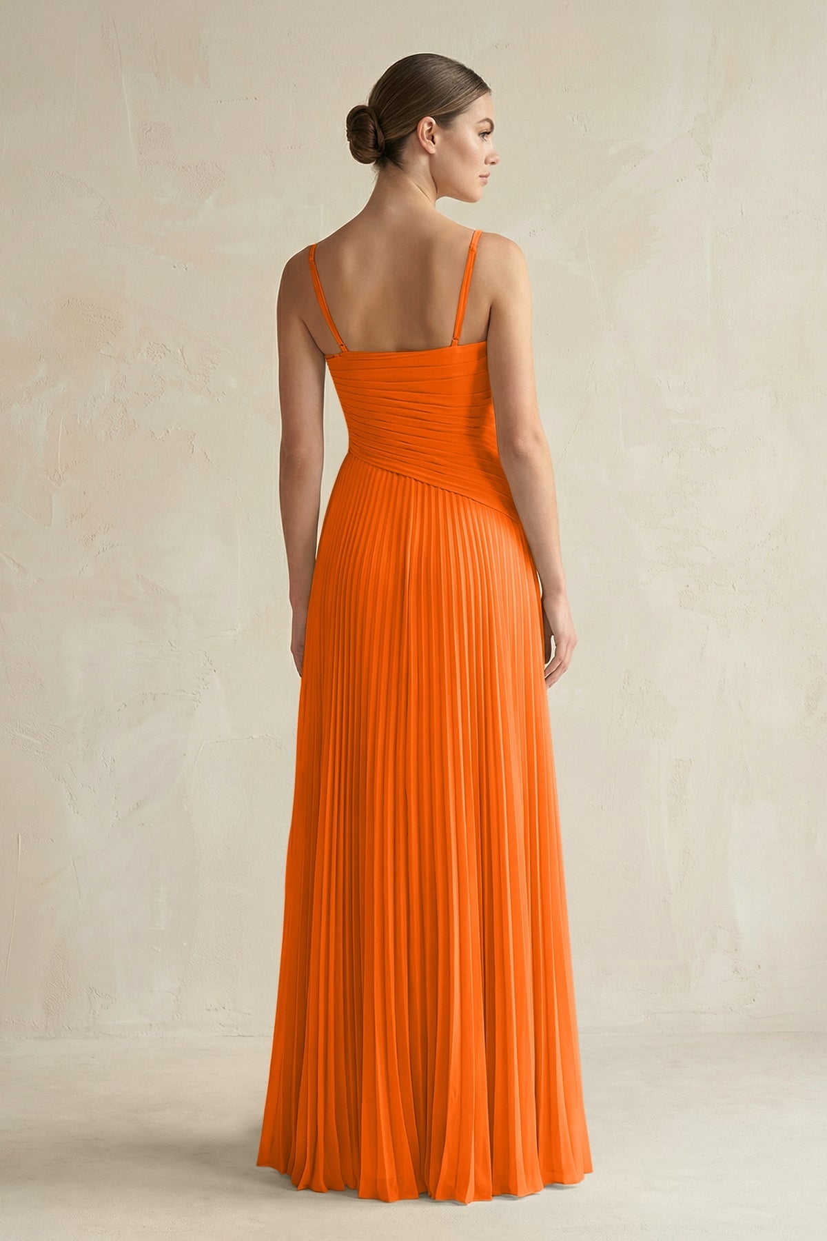 Robe longue orange en mousseline coupe trapèze plissée - Harana