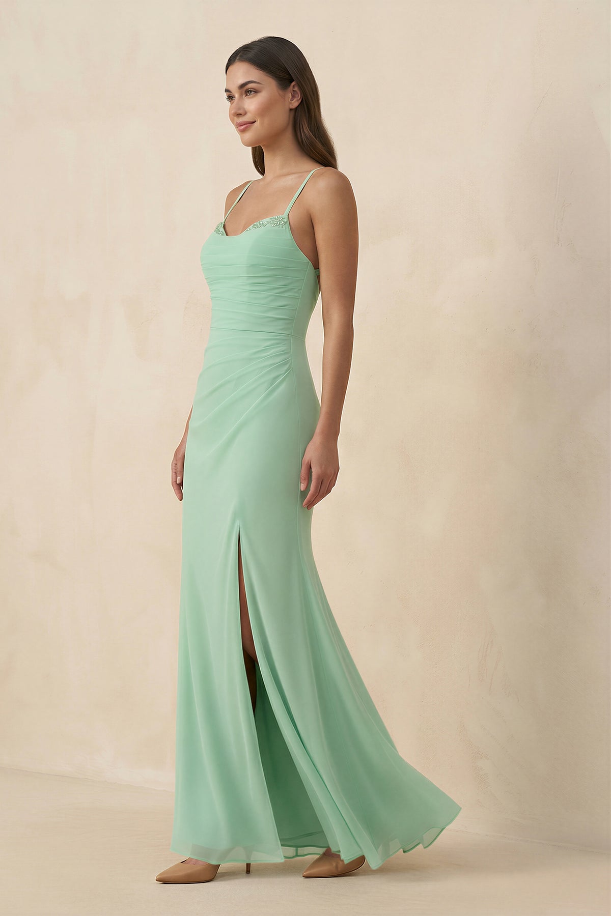 Robe demoiselle d’honneur pale pistachio longue col V sans manches avec fente - Harana