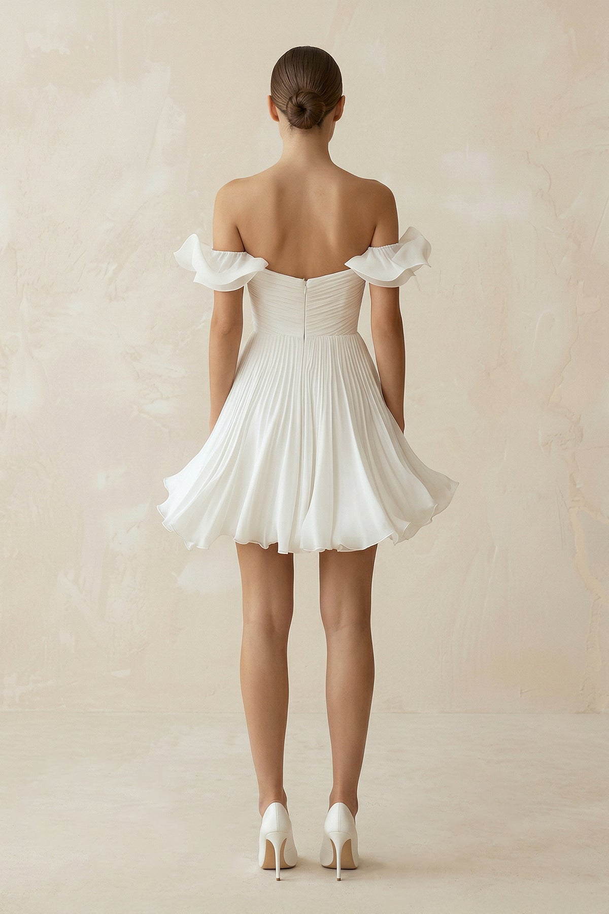 Robe de mariée courte blanc en mousseline à épaules dénudées à volants - Harana