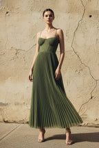 Robe longue olive à fines bretelles à corset plissée - Harana