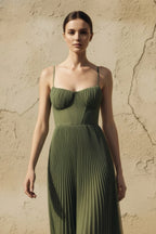 Robe longue olive à fines bretelles à corset plissée - Harana