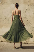 Robe longue olive à fines bretelles à corset plissée - Harana