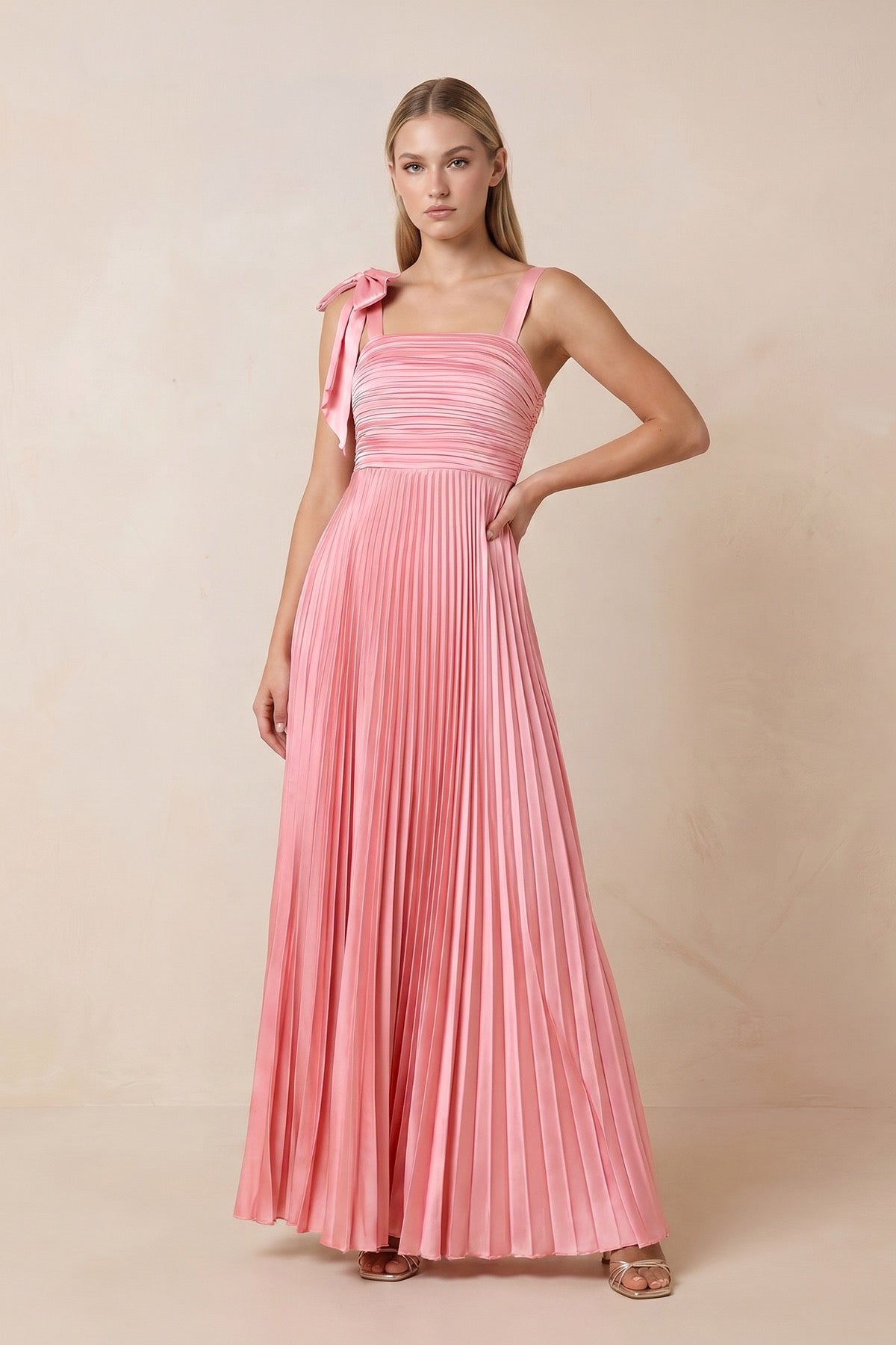 Robe rose ancien longue coupe trapèze à encolure carrée plissée avec nœud - Harana