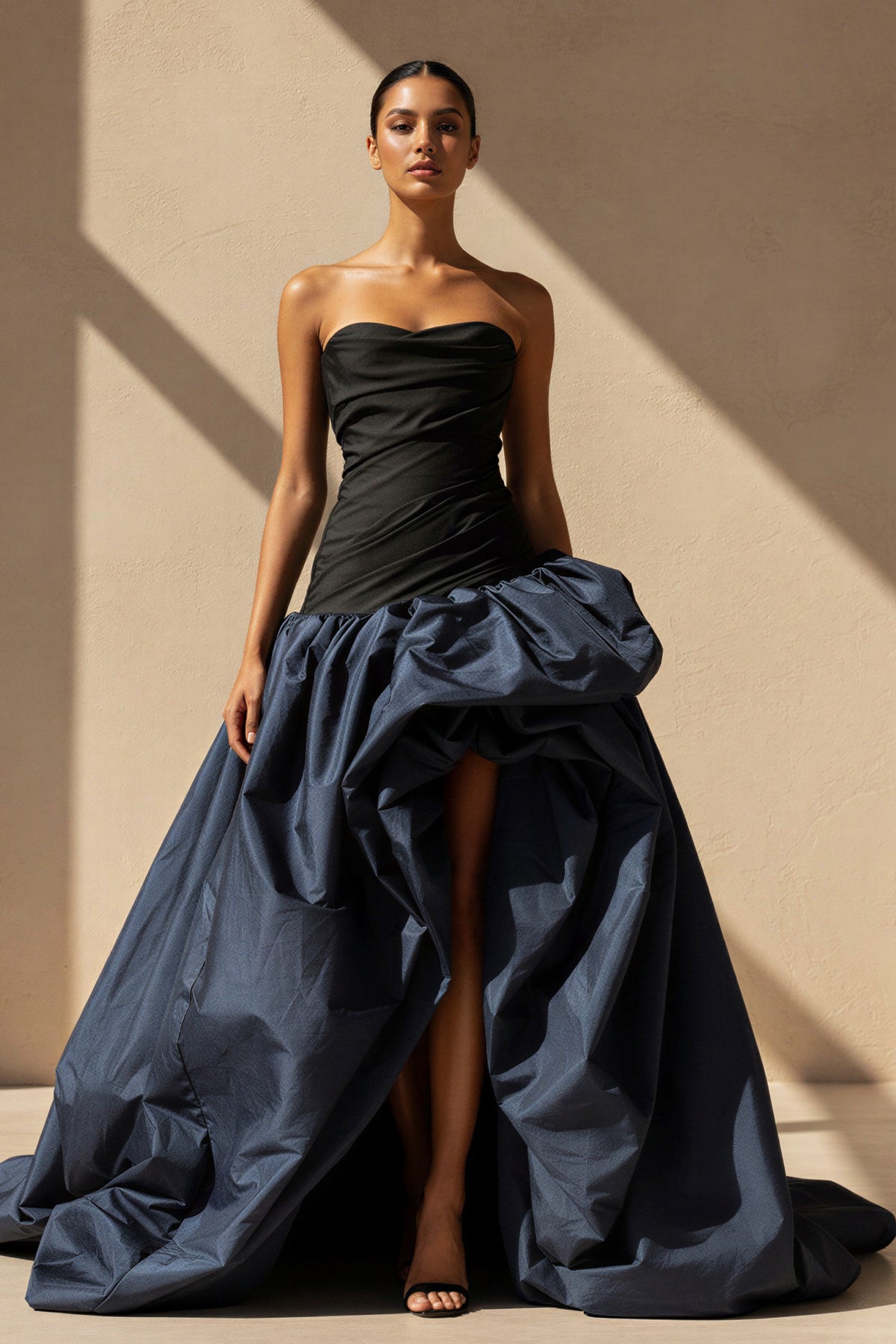 Robe longue black & navy bustier avec fente plissée - Harana