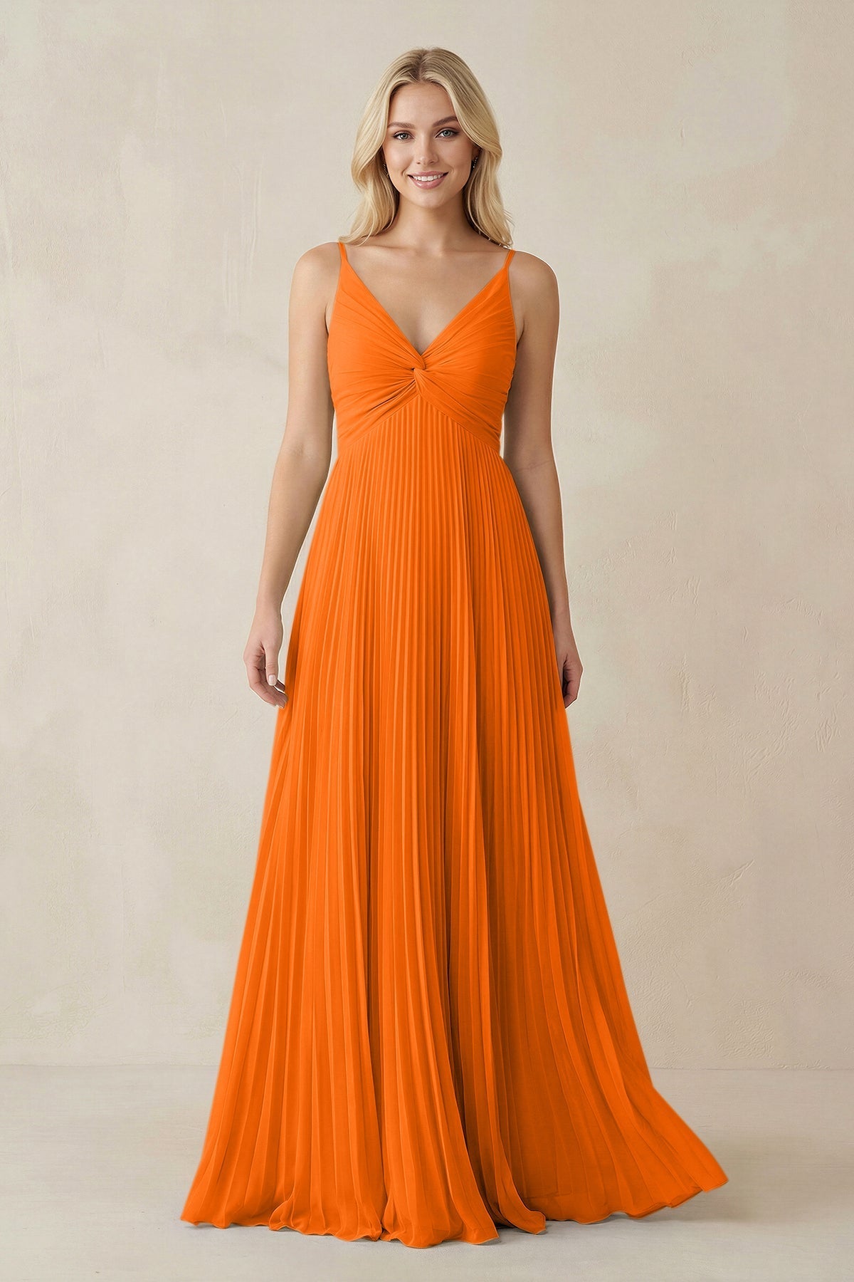 Robe longue orange en mousseline coupe trapèze plissée décolleté V - Harana