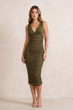 Robe vert saule midi coupe fourreau à col V plissée - Harana