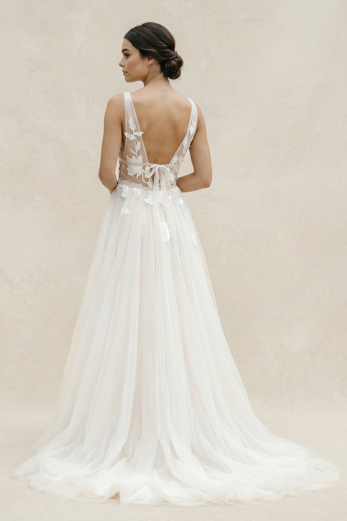 Robe de mariée ivoire trapèze en tulle sans manches à volants - Harana