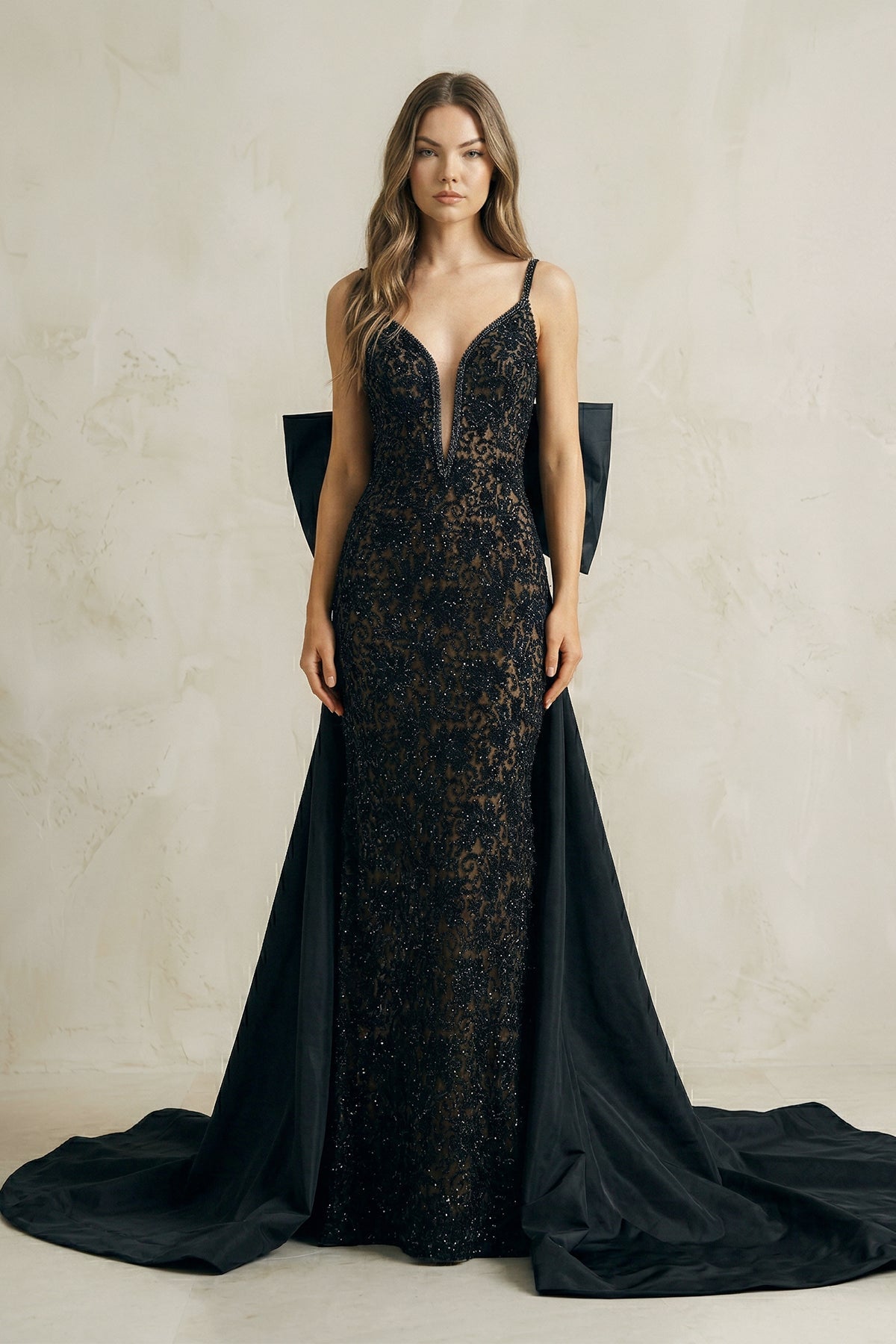 Robe longue noir en dentelle avec nœud avec traîne - Harana